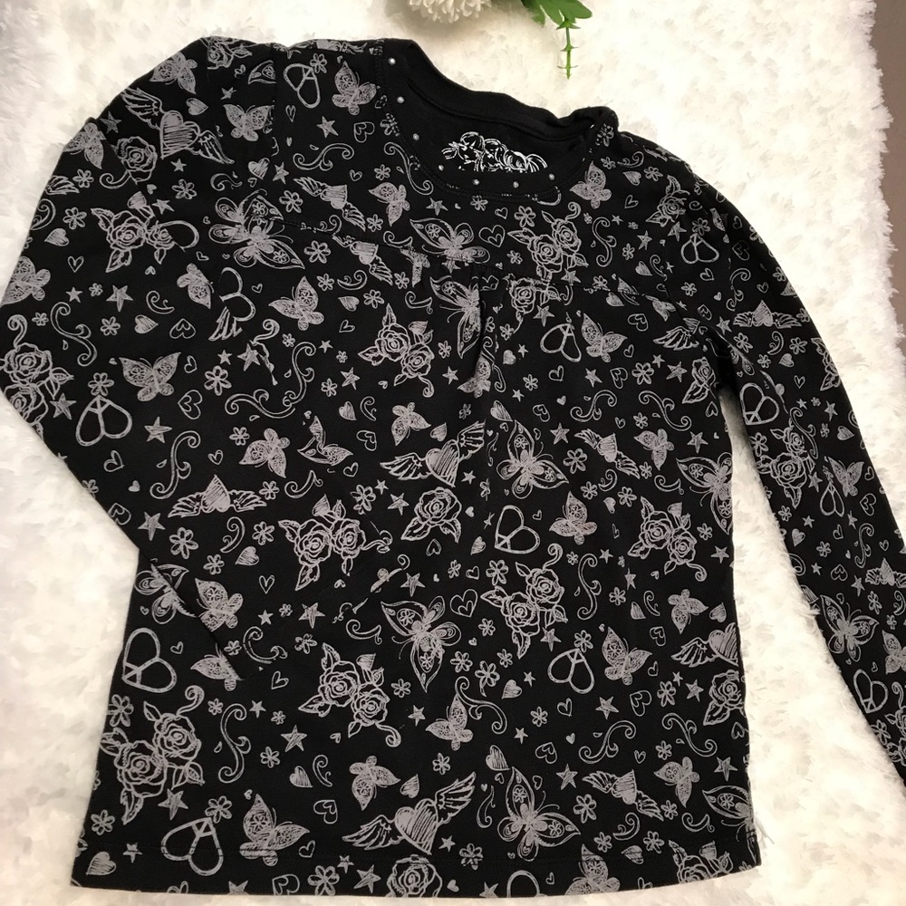 Like New black printed tshirt girls size 7/8